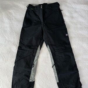 Women’s black ski pants with zip pockets, leg vents and more!